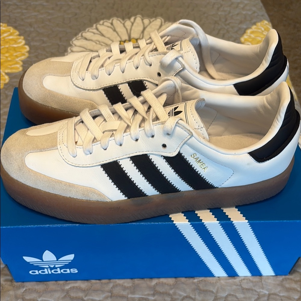 Adidas Samba White and Black Shoes Women’s size 9